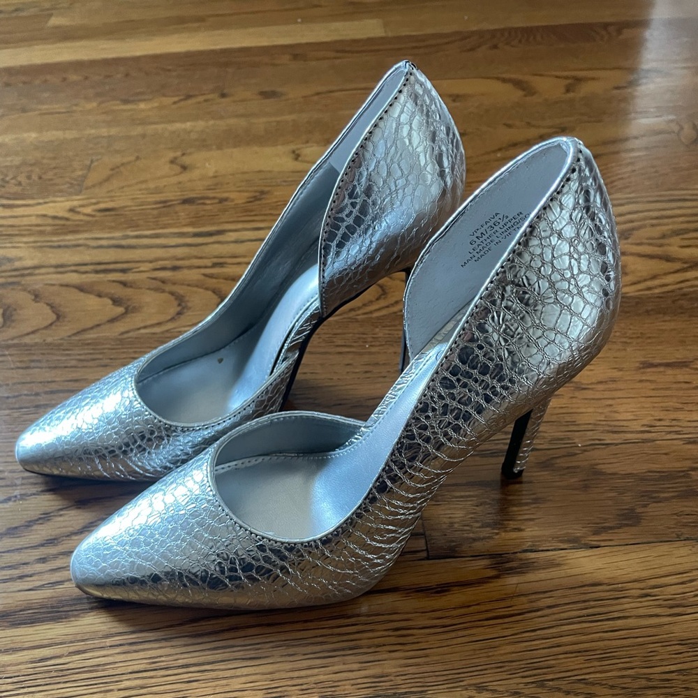 Vince Camaro silver heels- brand new